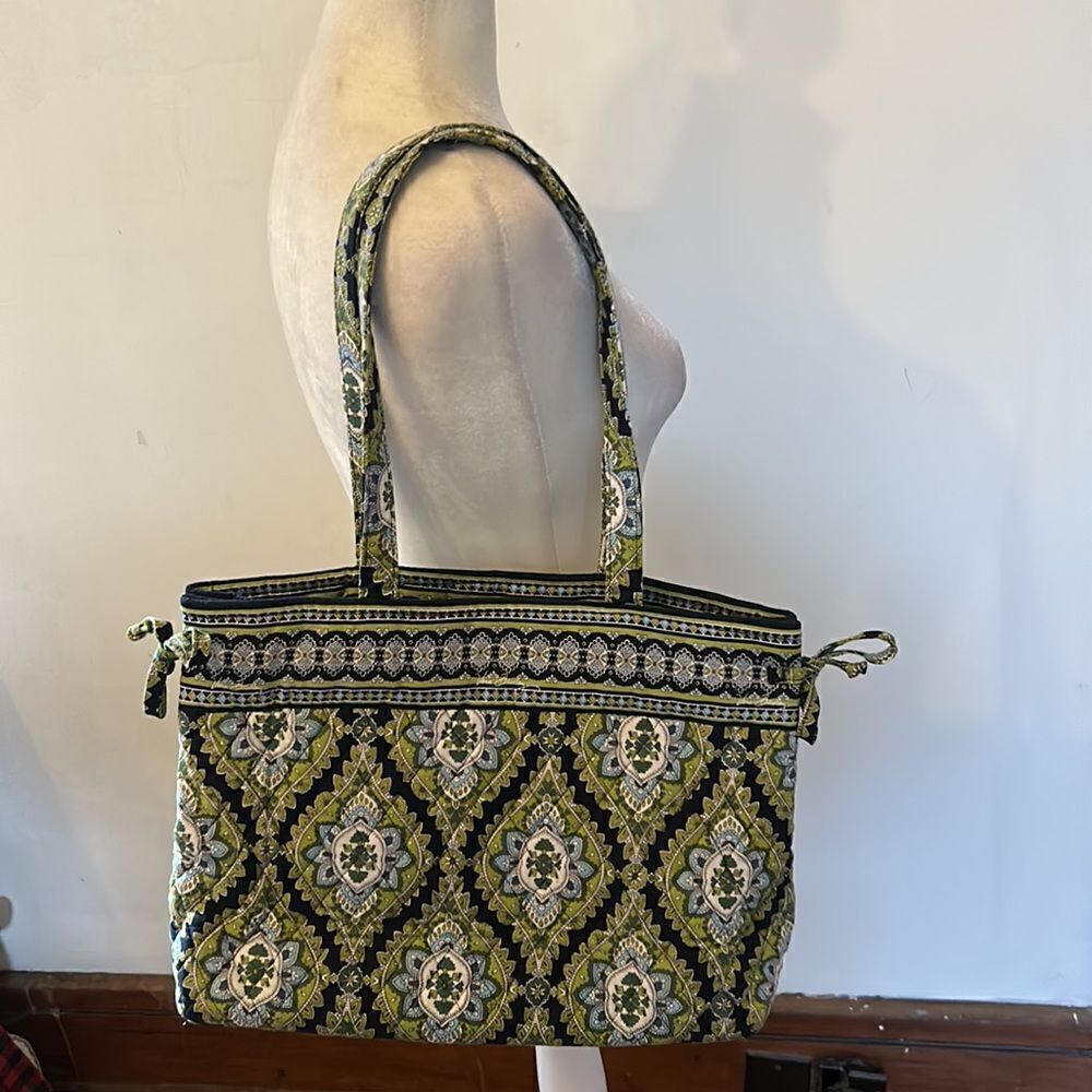 Vera Bradley green navy paisley shoulder bag 14” X  10” w/ matching card holder - Picture 2 of 12